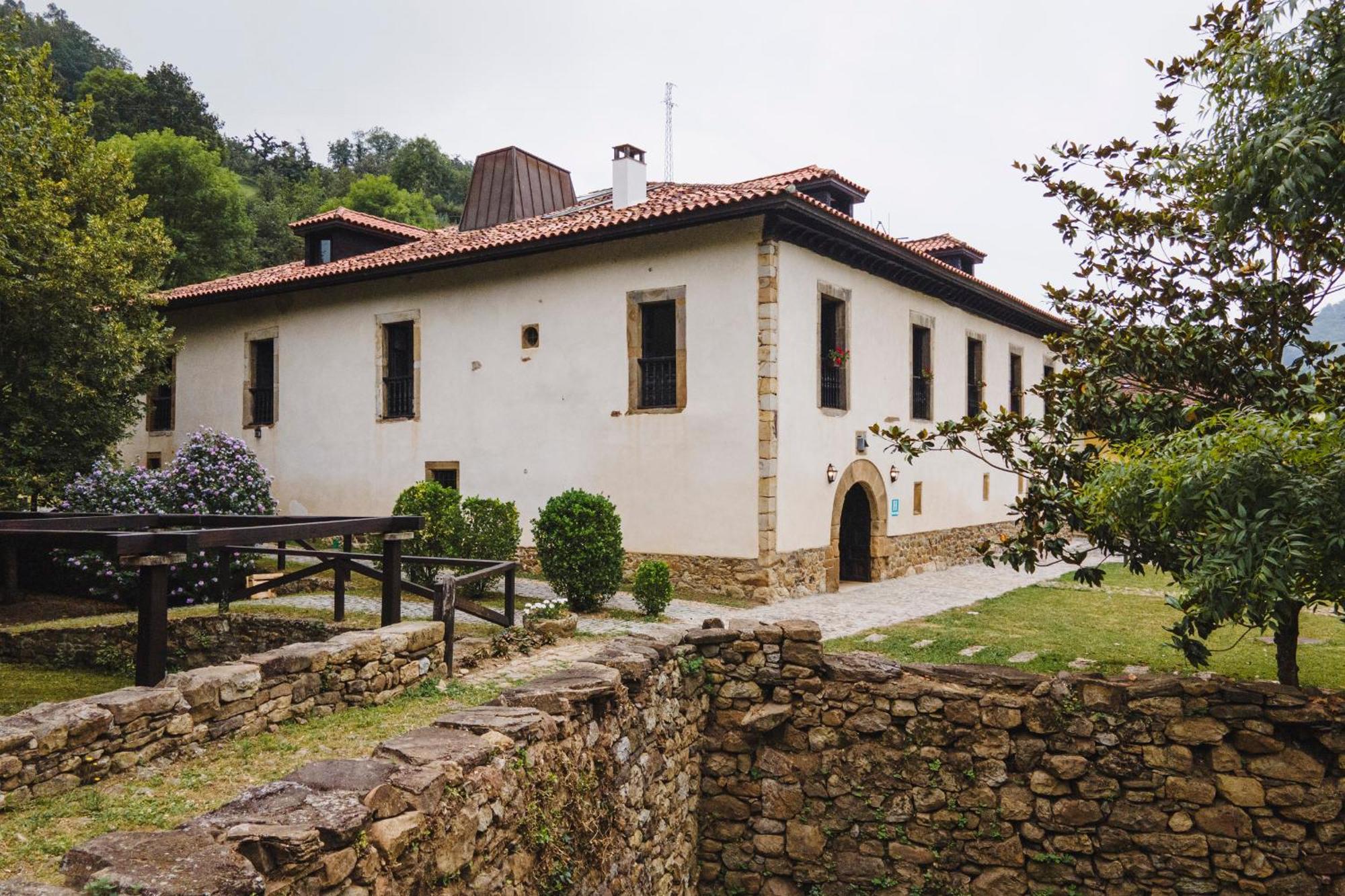 Hotel Palacio De Arriba Mieres  Exterior photo